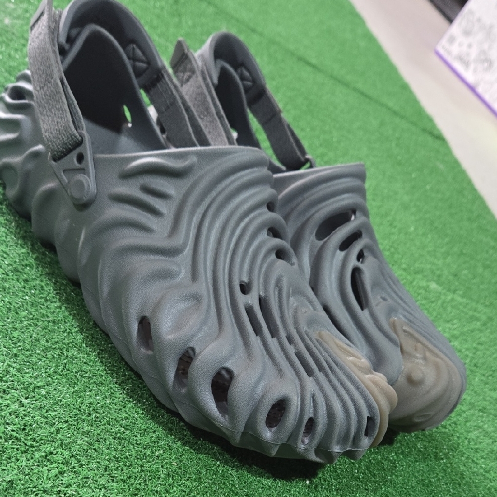 CROCS Gray Men's Sandals